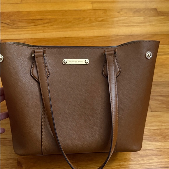 Michael Kors Handbags - Michael Kors Tan Leather Tote